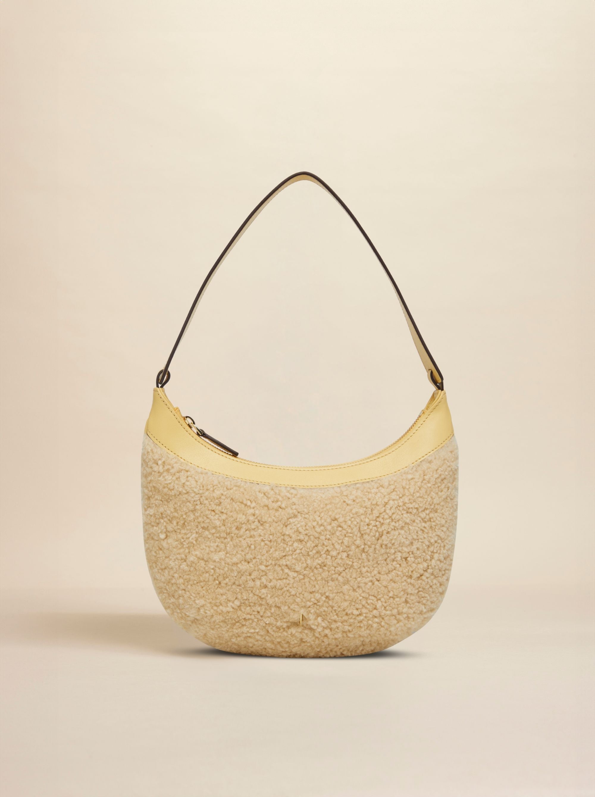 Manu Mini Hobo Banana Shearling 