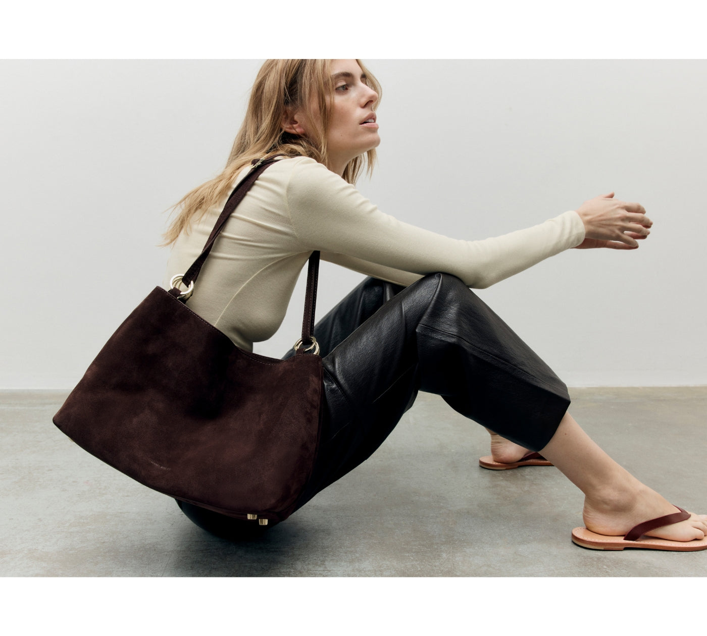 le cambon 35 tobacco green suede Manu Atelier's is a modern icon it transforms the daily bag into a more classic and sophisticated version Le Cambon 35 Tobacco Green