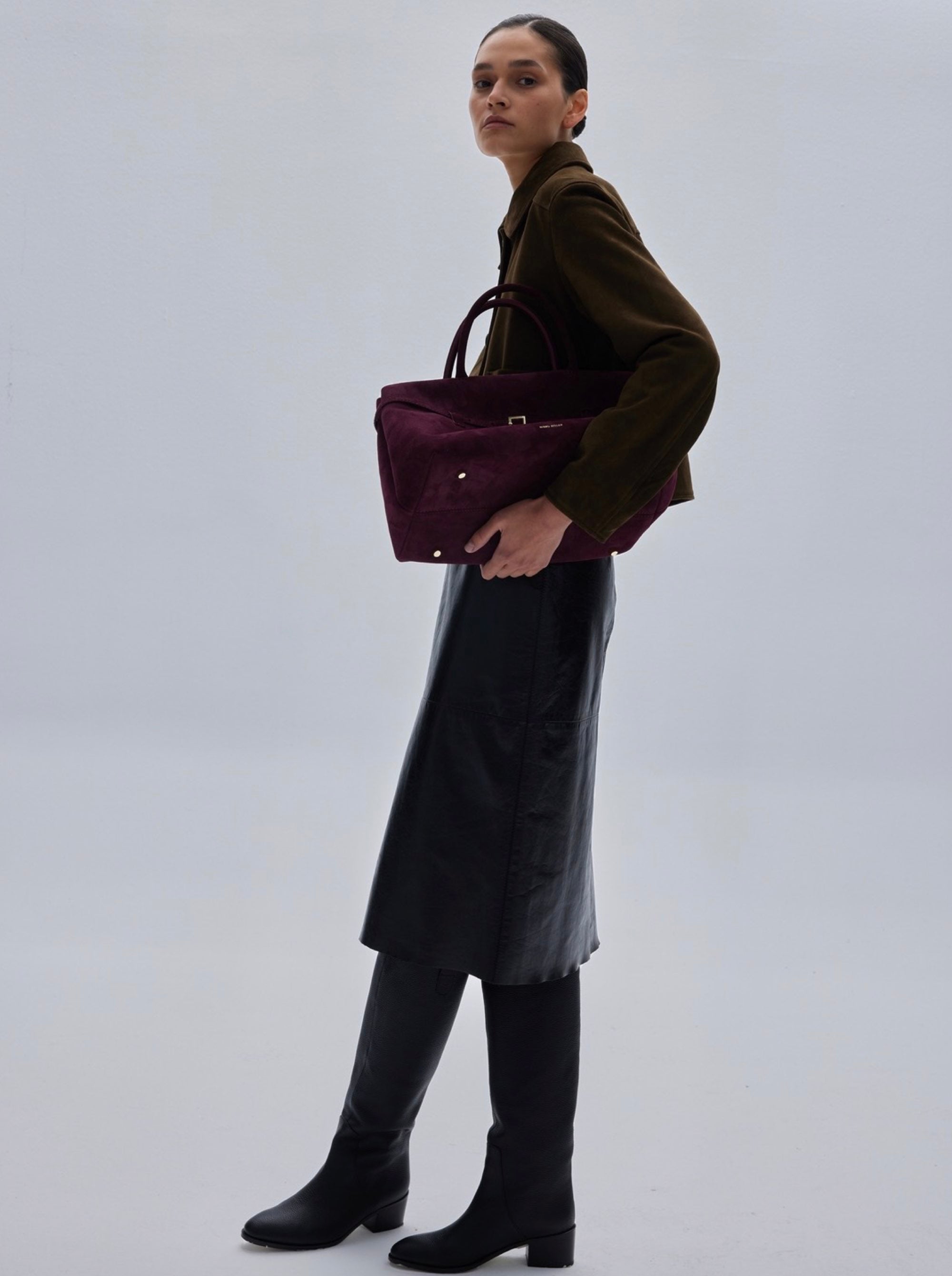 Le Cambon 35 Merlot Suede by Manu Atelier