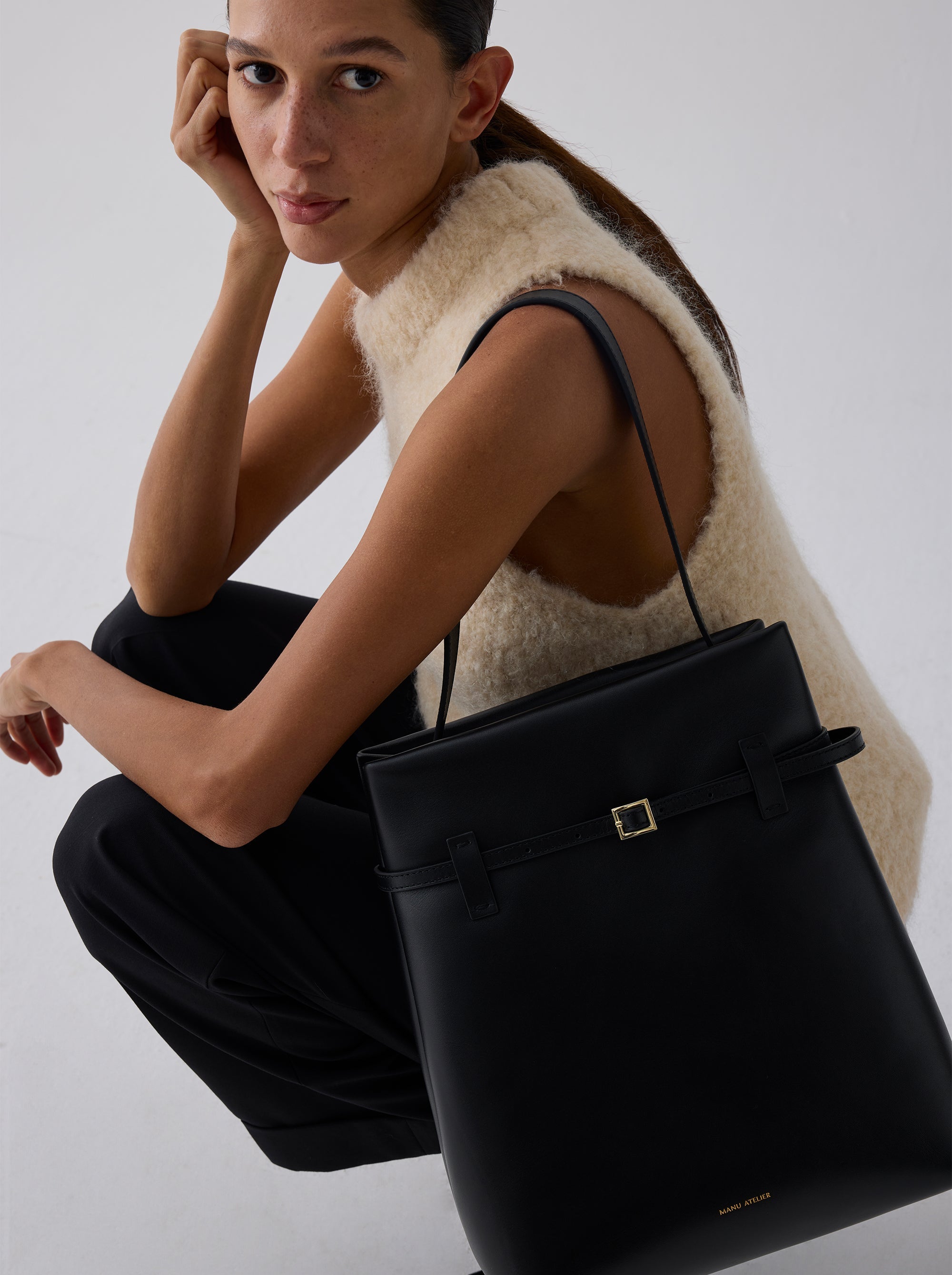 Tote du Jour Black Soft On model